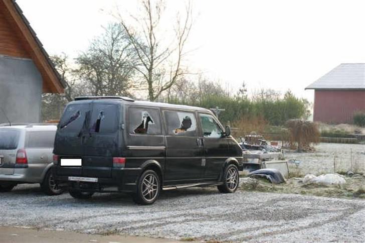 VW transporter Solgt  - det er da hvis hvad man kan kalde...Der er gået lidt skår i det nye år.  billede 10
