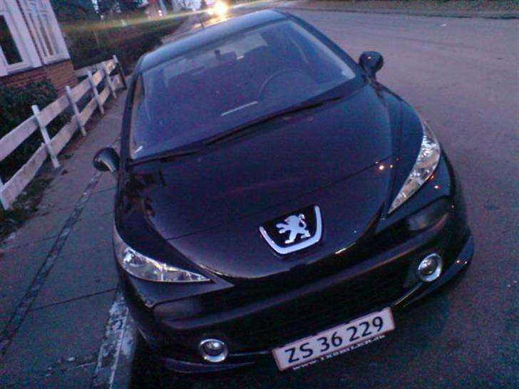 Peugeot 207 1.6 s16  ---solgt--- - Synes selv øjenbryn til denne model er for fede.. billede 1