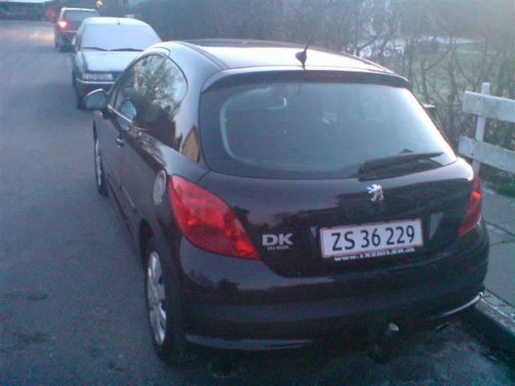 Peugeot 207 1.6 s16  ---solgt--- - ren røv fra fabriks siden. dejligt der ikke skal svejses.. dk mærket skal bare lige dø billede 3