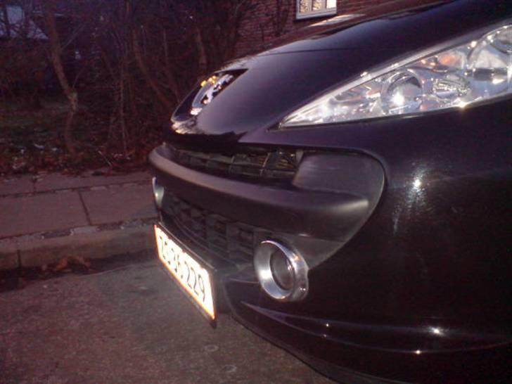 Peugeot 207 1.6 s16  ---solgt--- - fin detalhe med krom ringe om tågelyset billede 8