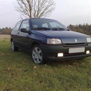 Renault clio (totalskadet)