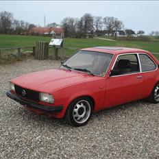 Opel Ascona b 2,0 E Solgt
