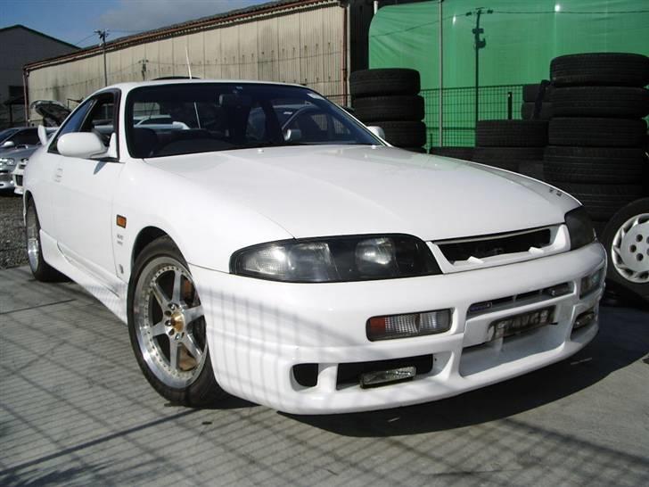 Nissan SKYLINE R33 GTS25T TURBO - Elsker hvordan den ser ud forfra billede 1