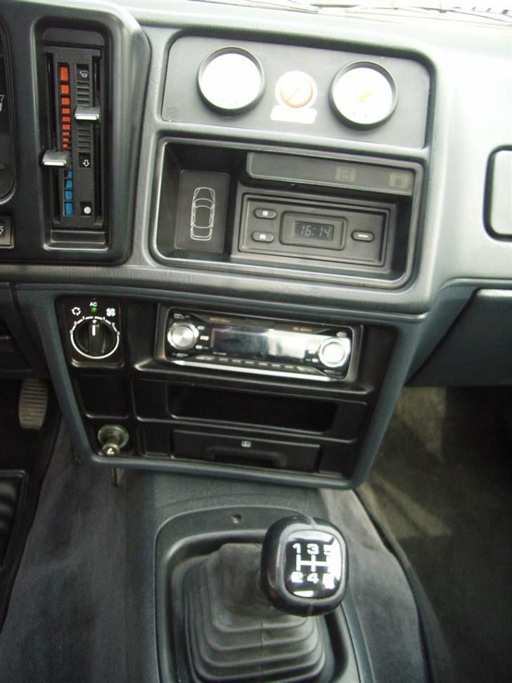 Ford Sierra Cosworth 2WD. - Org. Aircon. Ladetryk og oiletryks ure. Pioneer cd/mp3 billede 13