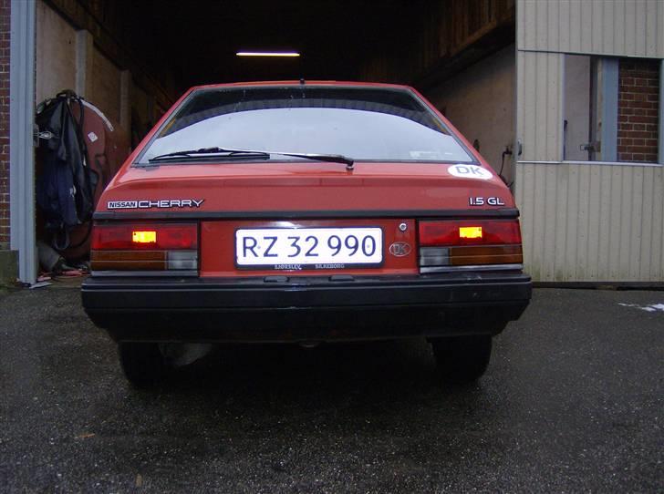 Nissan cherry kører min mor i nu billede 2