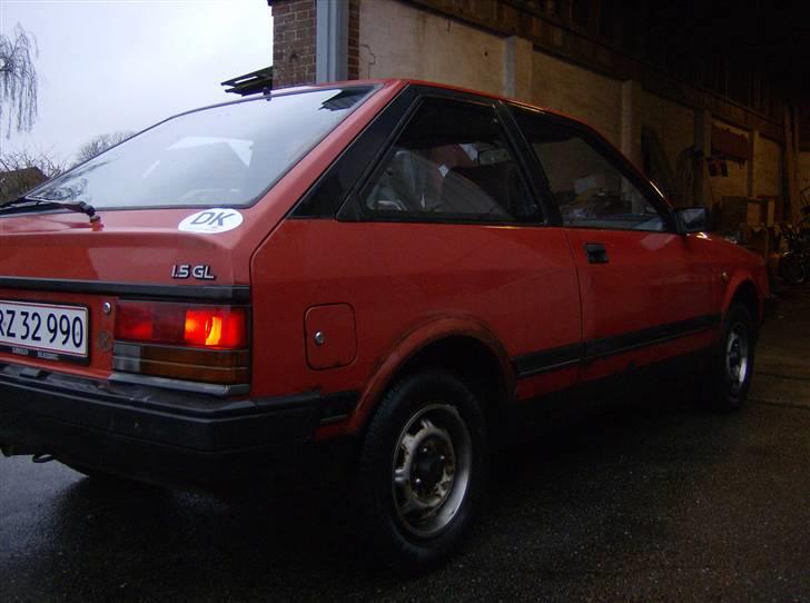 Nissan cherry kører min mor i nu billede 5