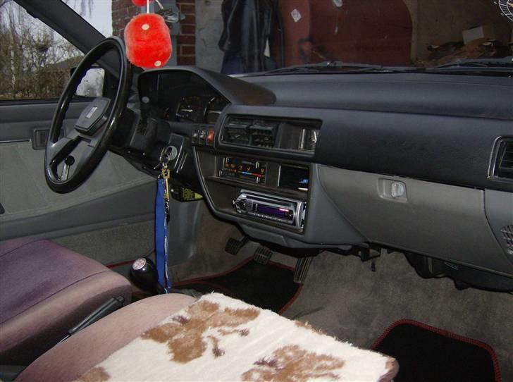 Nissan cherry kører min mor i nu billede 9