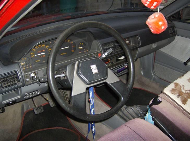 Nissan cherry kører min mor i nu billede 10