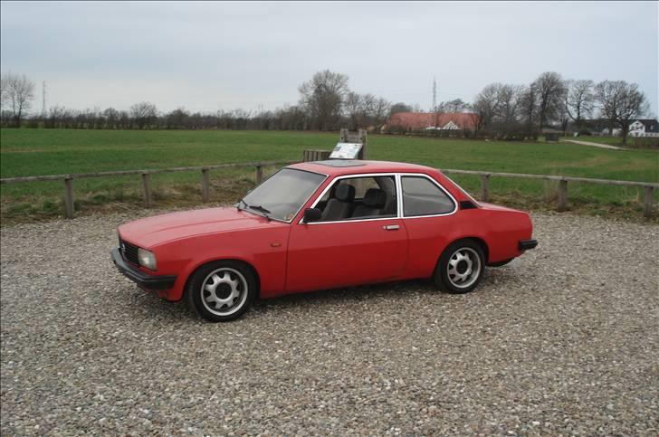 Opel Ascona b 2,0 E Solgt billede 2