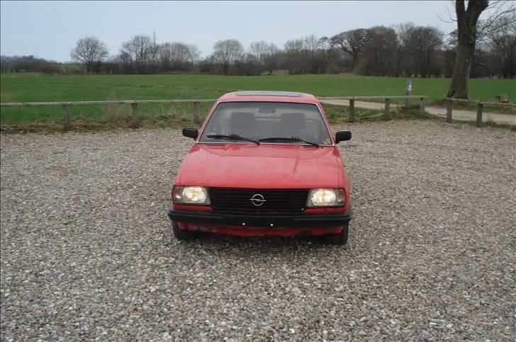 Opel Ascona b 2,0 E Solgt billede 3