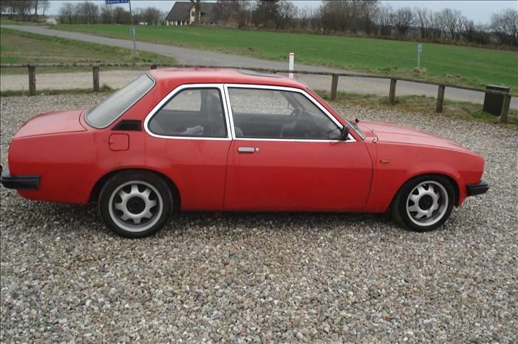 Opel Ascona b 2,0 E Solgt billede 5