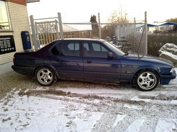 BMW E32 735i ''SOLGT'' - Billedet taget lige da den fik tonet ruderne, det blev nu meget fornuftigt syns jeg :) billede 2