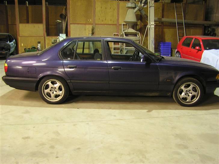 BMW E32 735i ''SOLGT'' - Sådan så den ud lige da jeg havde hentet dne hehe. billede 11