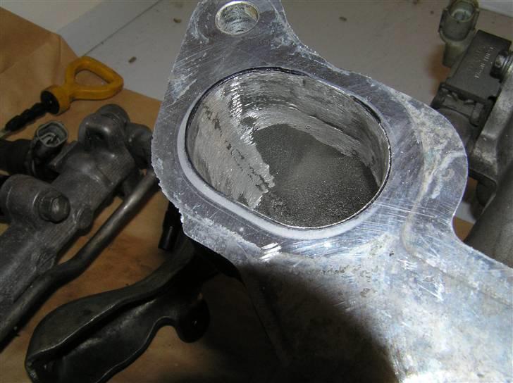 Toyota Starlet - Kanalerne i indsugningsmanifoldet tilpasset topstykket. billede 6