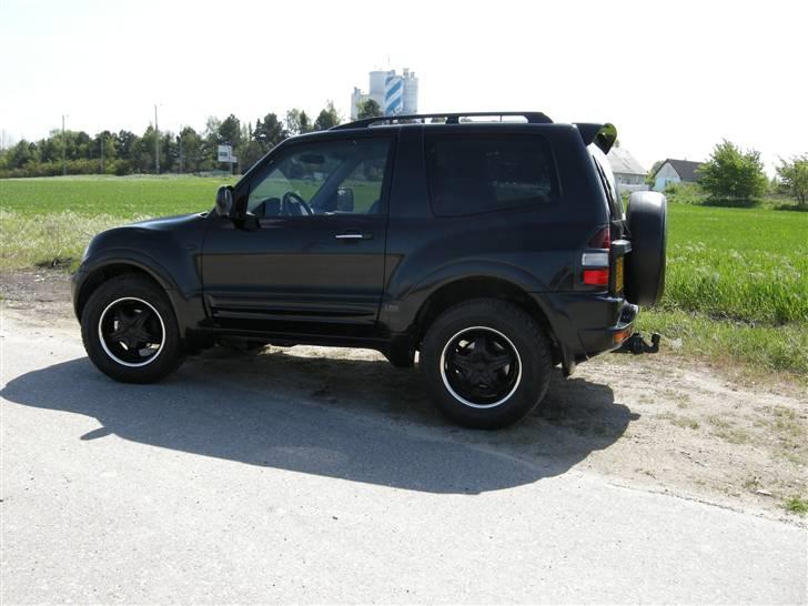 Mitsubishi Pajero 3,2DI-D**SOLGT** billede 1