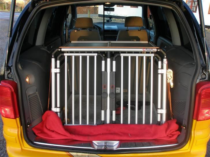 VW Sharan 1,9TDI solgt - Pladsen til vores 2 rotweilere billede 6