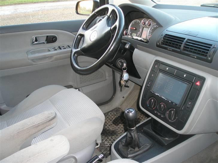 VW Sharan 1,9TDI solgt - Navigation og dvd billede 8
