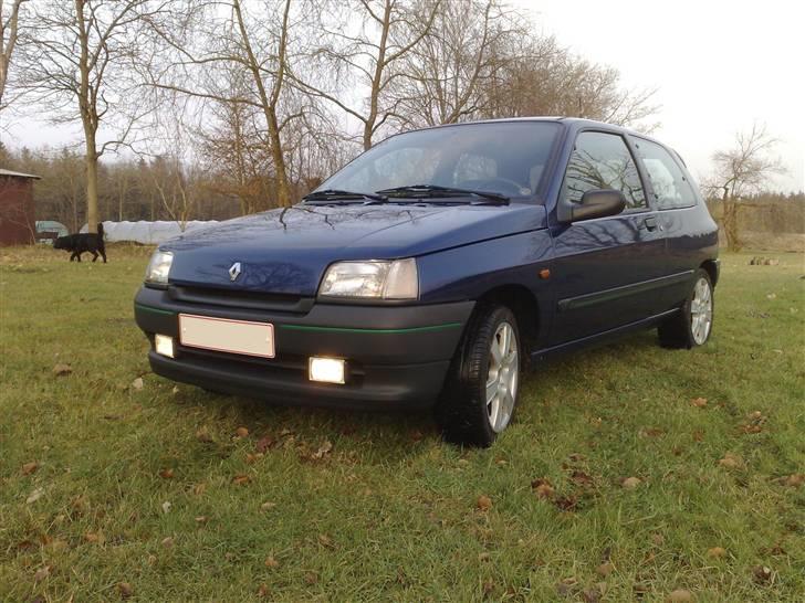 Renault clio (totalskadet) billede 2