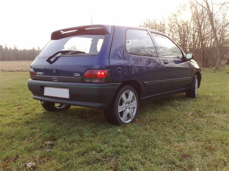 Renault clio (totalskadet) - et billede at min fine vinge... billede 5