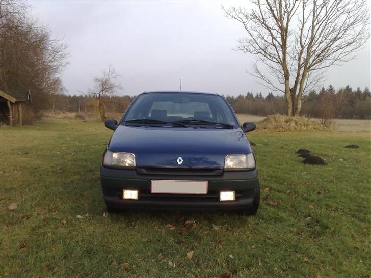 Renault clio (totalskadet) billede 6