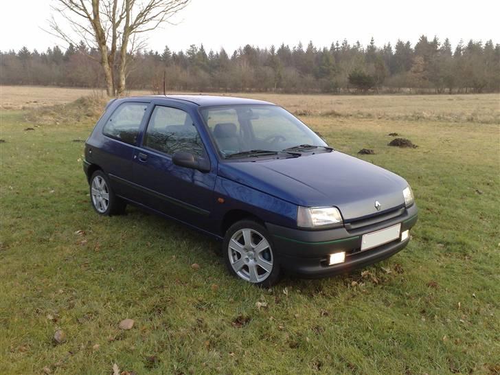 Renault clio (totalskadet) billede 9