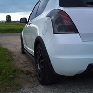 Suzuki Swift" D´ Hvide Gang$ter