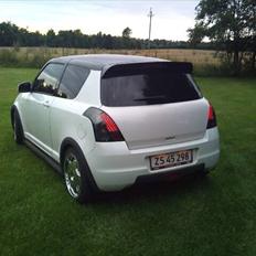 Suzuki Swift" D´ Hvide Gang$ter