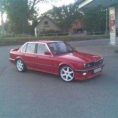 BMW E30 2,0i M-tech 