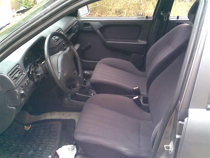 Opel vectra 4x4 SOLGT - ret standard kabine. mon ikke et par sports sæder og et par små ekstra ure ville pynte??? billede 2