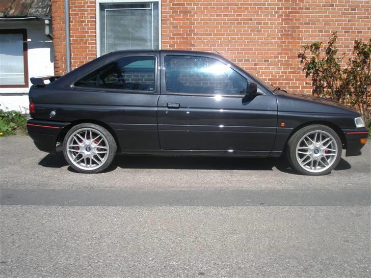 Ford Escort RS 2000 SOLGT - det eneste billede hvor den nogenlunde ligner sig selv billede 1