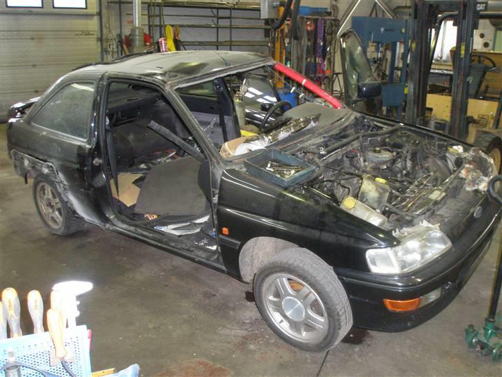 Ford Escort RS 2000 SOLGT - yderpanel og skærmkant, inkl. tank-hul skiftet billede 12