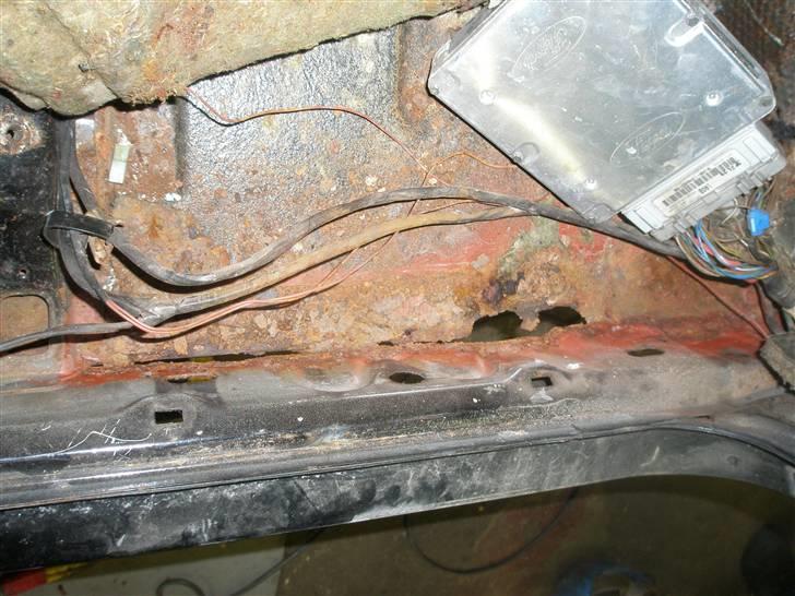 Ford Escort RS 2000 SOLGT - Inderpanel/bund set indefra. billede 15