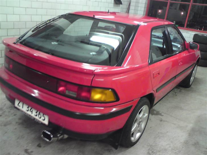 Mazda 323F 1.6 16V GLX (SOLGT) billede 5