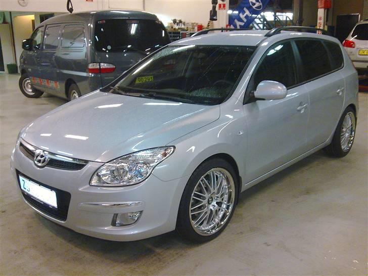 Hyundai i 30 cw Comfort SOLGT - med de nye 18" alu, sænket og solfilm billede 5
