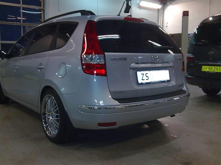 Hyundai i 30 cw Comfort SOLGT - med de nye 18" alu, sænket og solfilm billede 6