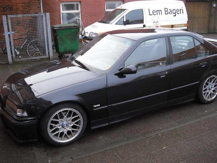 BMW E36 320i SOLGT billede 2