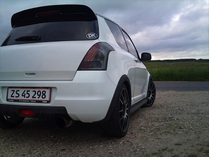 Suzuki Swift" D´ Hvide Gang$ter billede 6