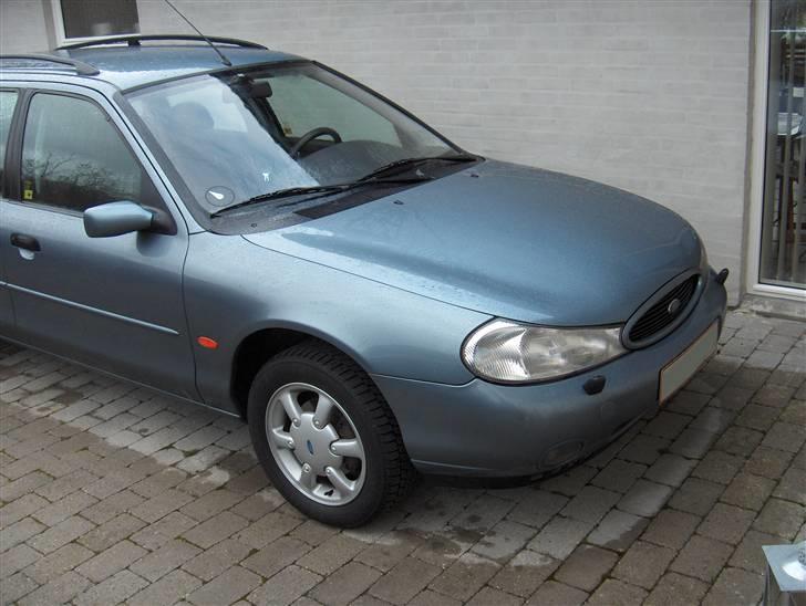 Ford Mondeo GIVET TIL DE GAMLE billede 2