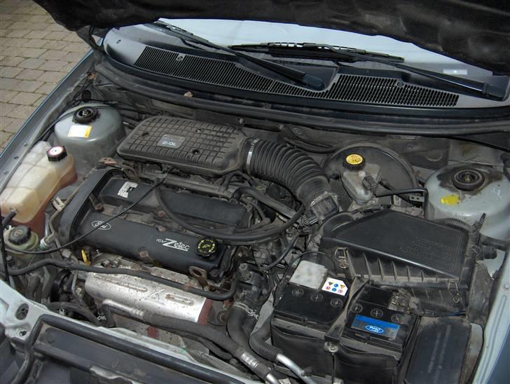 Ford Mondeo GIVET TIL DE GAMLE billede 8