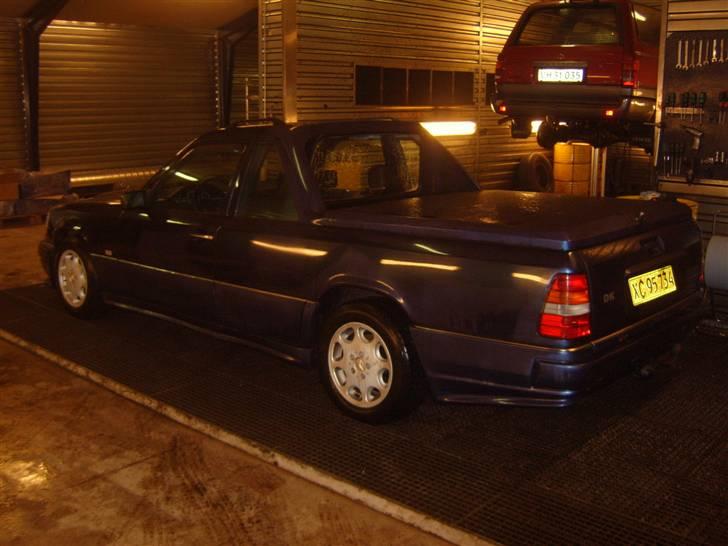 Mercedes Benz 300te 124w Pick-up SOLGT billede 1