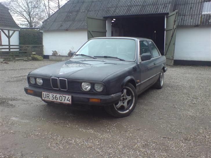 BMW 320i billede 2