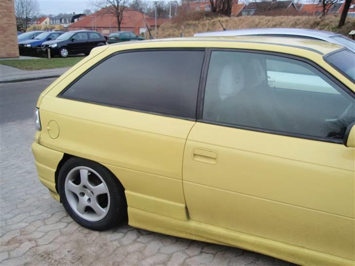 Opel astra 1,6 16v solgt - der kan man lige se forskellen på vinduerne lækkert med tonede ruder  billede 14