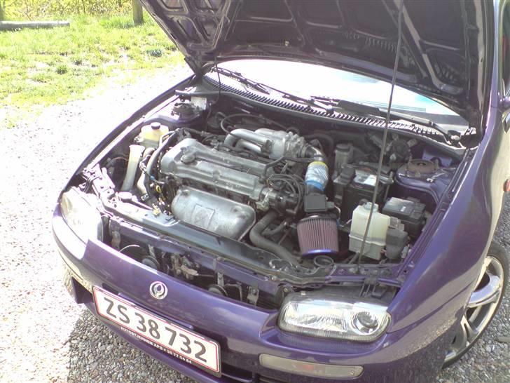 Mazda 323F BA Hatchback SOLGT - gamle motor rum billede 10