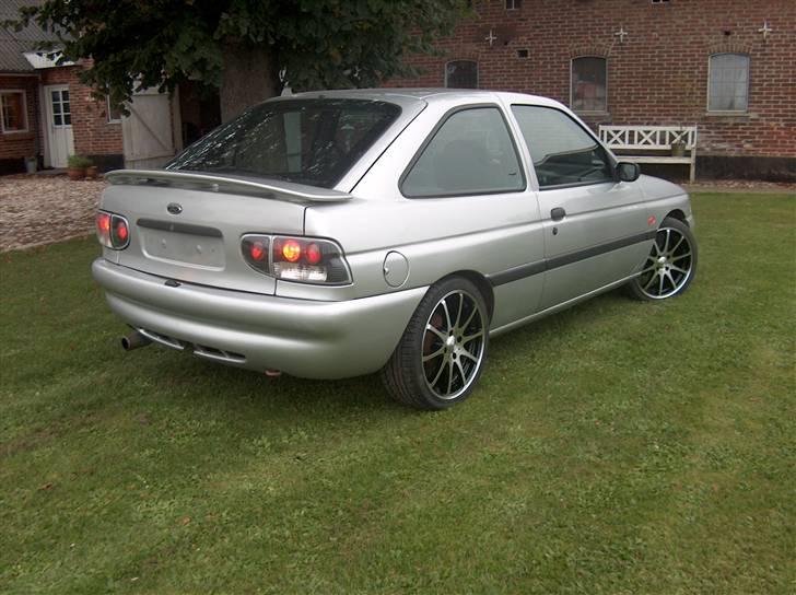 Ford Escort 1.8 16v SOLGT - nu billede 1