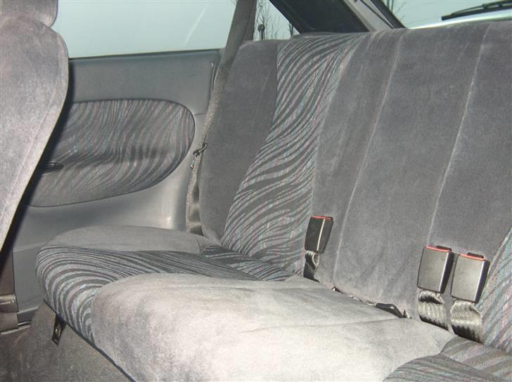 Ford Escort 1.8 16v SOLGT - så mangler der bar lige en fladskærm og en skål popcorn hehe.. billede 5