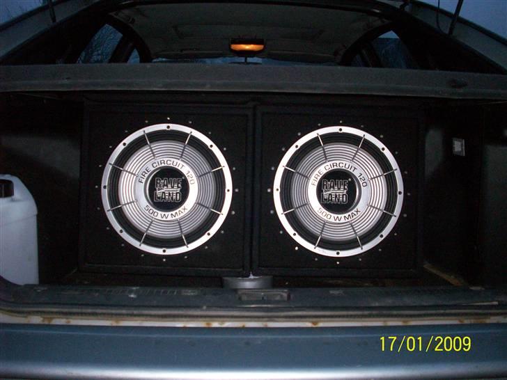 Mitsubishi galant.. kørt til op hug - de to 12" fra golfen... har ikke set lyset til endnu.... billede 15