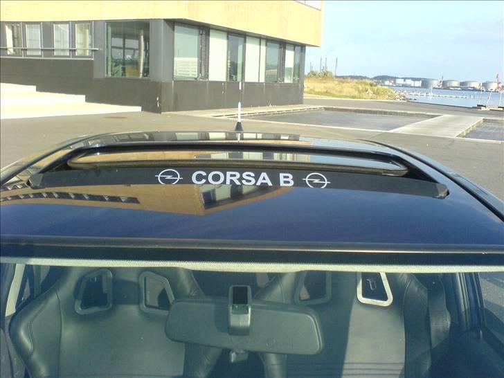 Opel Corsa B Solgt - Corsa B tekst i solskærmen . billede 17