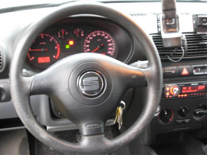 Seat Leon 1,9 Tdi *solgt* - Har netop fjernet holderen til mobilen var sgu ikke så pænt billede 11