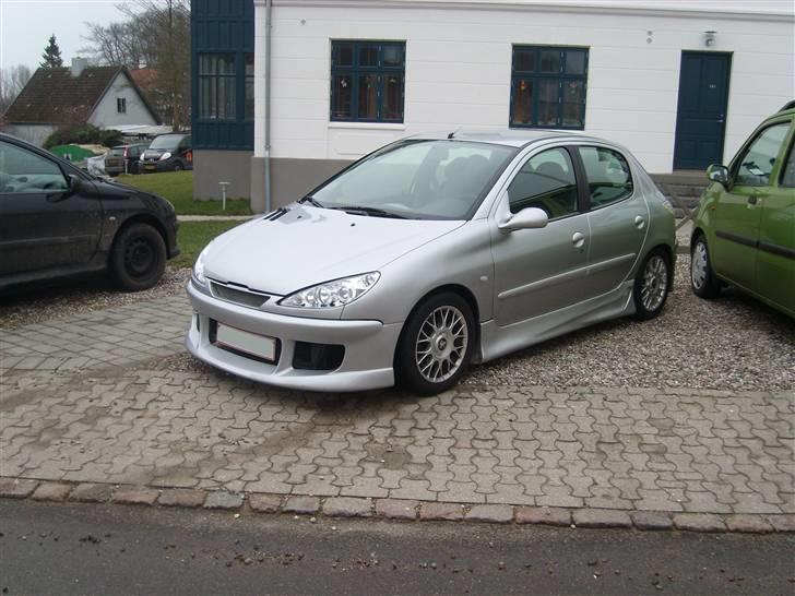 Peugeot 206 SOLGT - Fuck hvor er den ikke køn med nutidens øjne billede 1