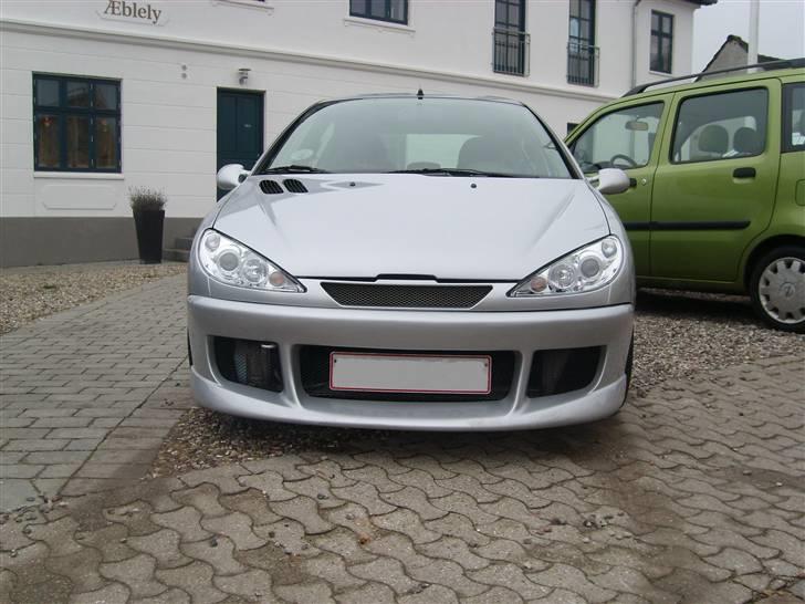 Peugeot 206 SOLGT - Fuck hvor er den ikke køn med nutidens øjne billede 2